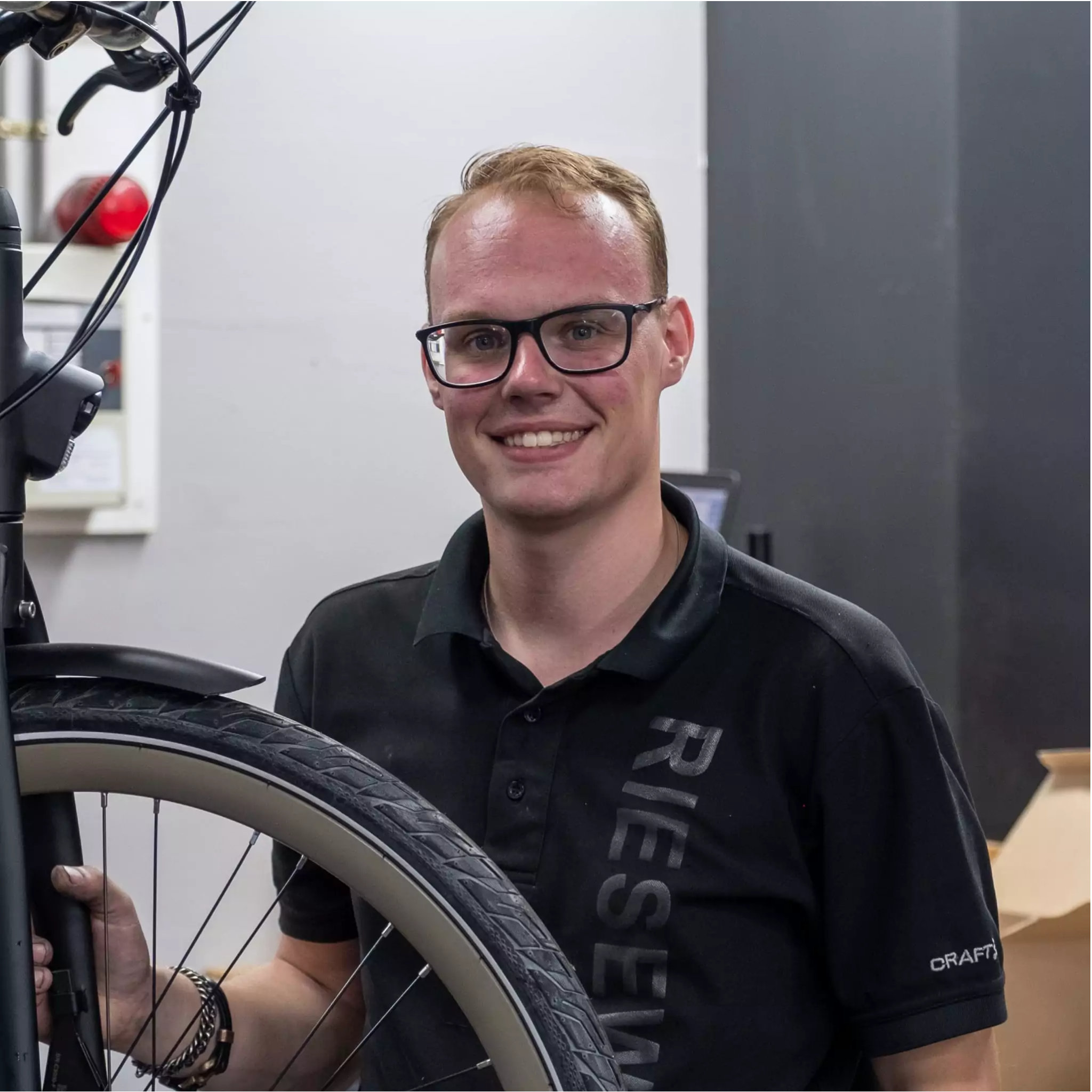 Medewerker Luuk bij Riesewijk Tweewielers Deventer