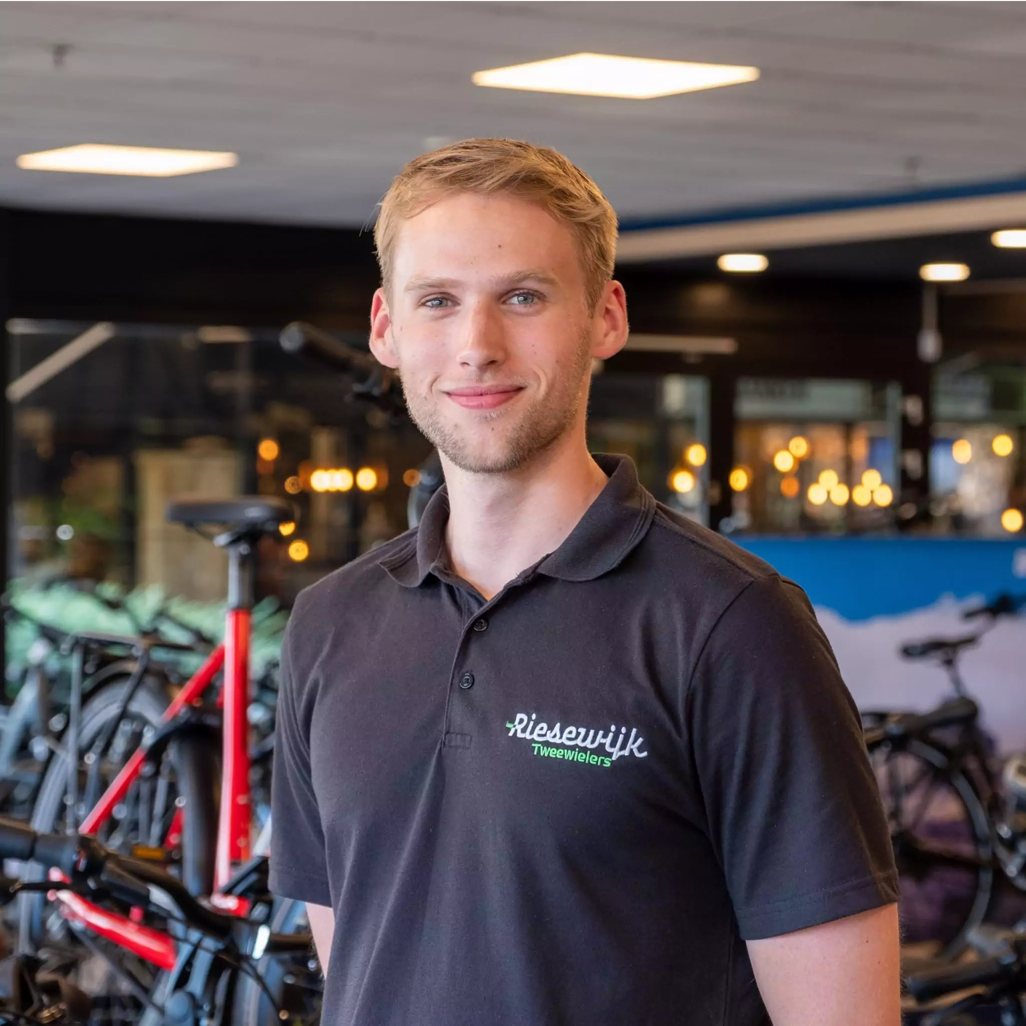 Medewerker Timo bij Riesewijk Tweewielers Deventer